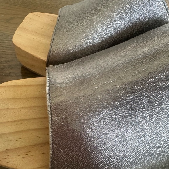 NWOT urban outfitters silver/ wood mules - Picture 4 of 7